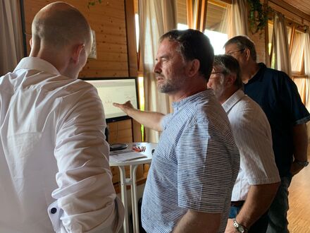 Samtgemeindebürgermeister Dirk Eberle im Gespräch mit Teilprojektleiter Carsten-Alexander Müller