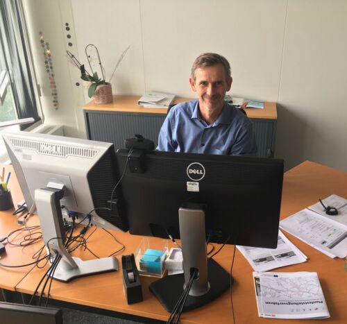 Ralf Eggert von ifok führte als Moderator von seinem Schreibtisch aus durch die digitale Veranstaltung.